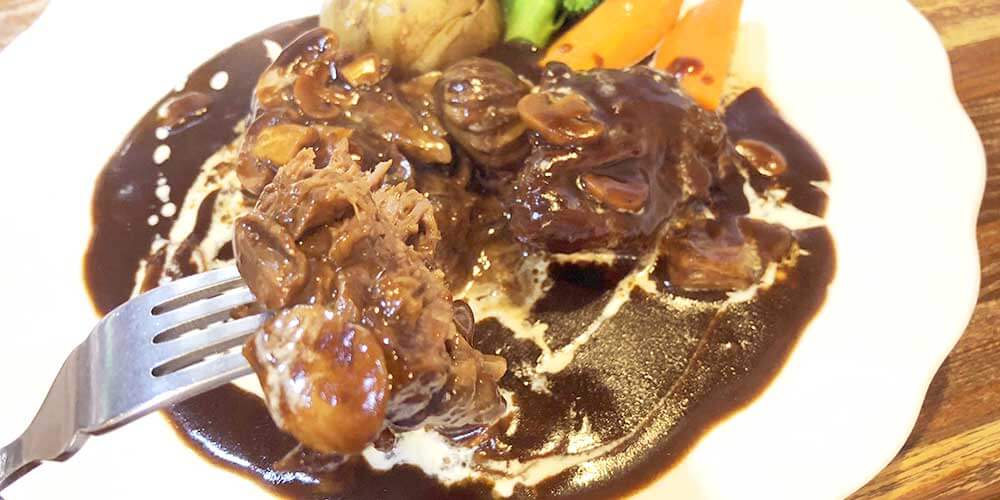 長年通うファンも!住宅街に佇む名店「西洋料理たじま」