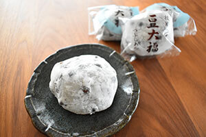 ふわふわ食感の豆大福を買いに「花月堂」へ