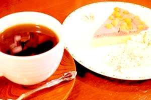 大正時代の調度品に囲まれながら珈琲をいただく