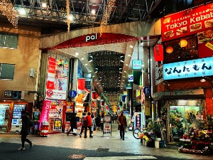 7つの商店街が広がり“商店街めぐり”も可能な「高円寺」