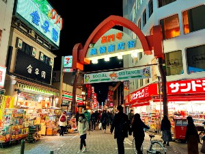 約200店舗のお店が連なる「高円寺純情商店街」