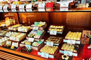 一番人気!“日本百銘菓にも選ばれた「十万石まんじゅう」”
