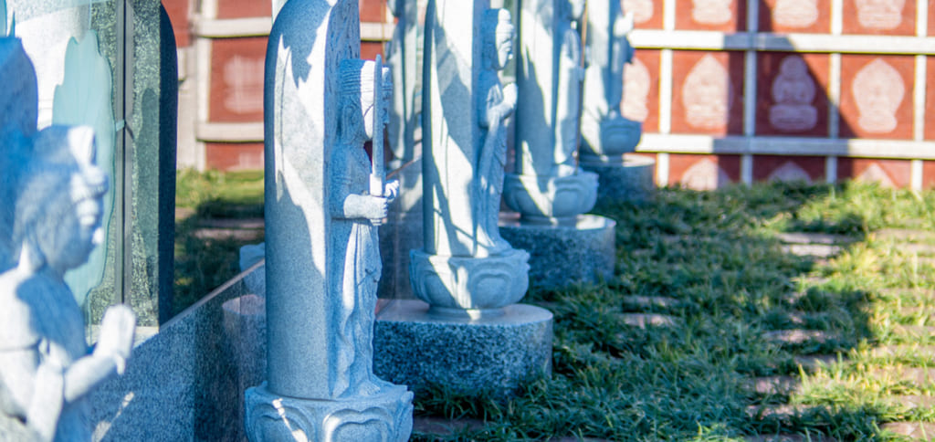 瑠璃光寺 永代供養付樹木葬「自然想 やすらぎの風」