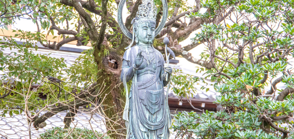 霊山寺　境内にある菩薩像