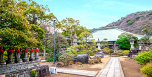 霊山寺-綺麗に掃除された境内