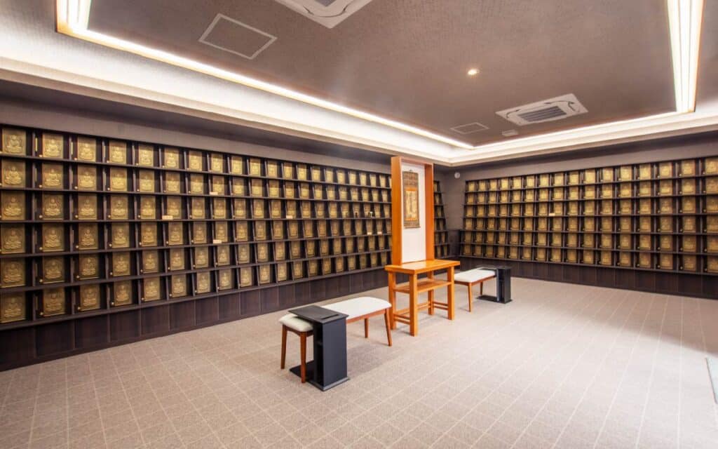 本妙寺-全天候型納骨堂「御守閣」